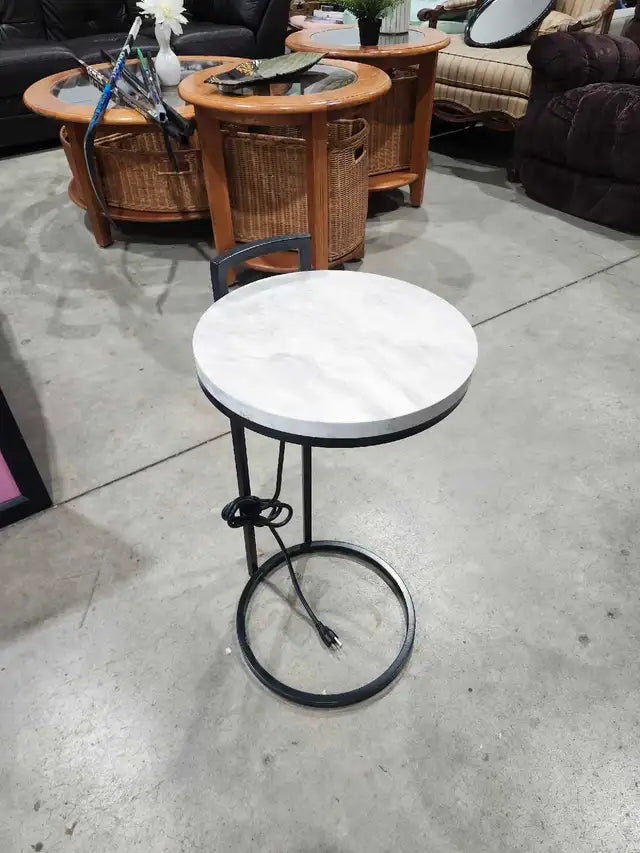 Lainoki Side Table With Charging Station