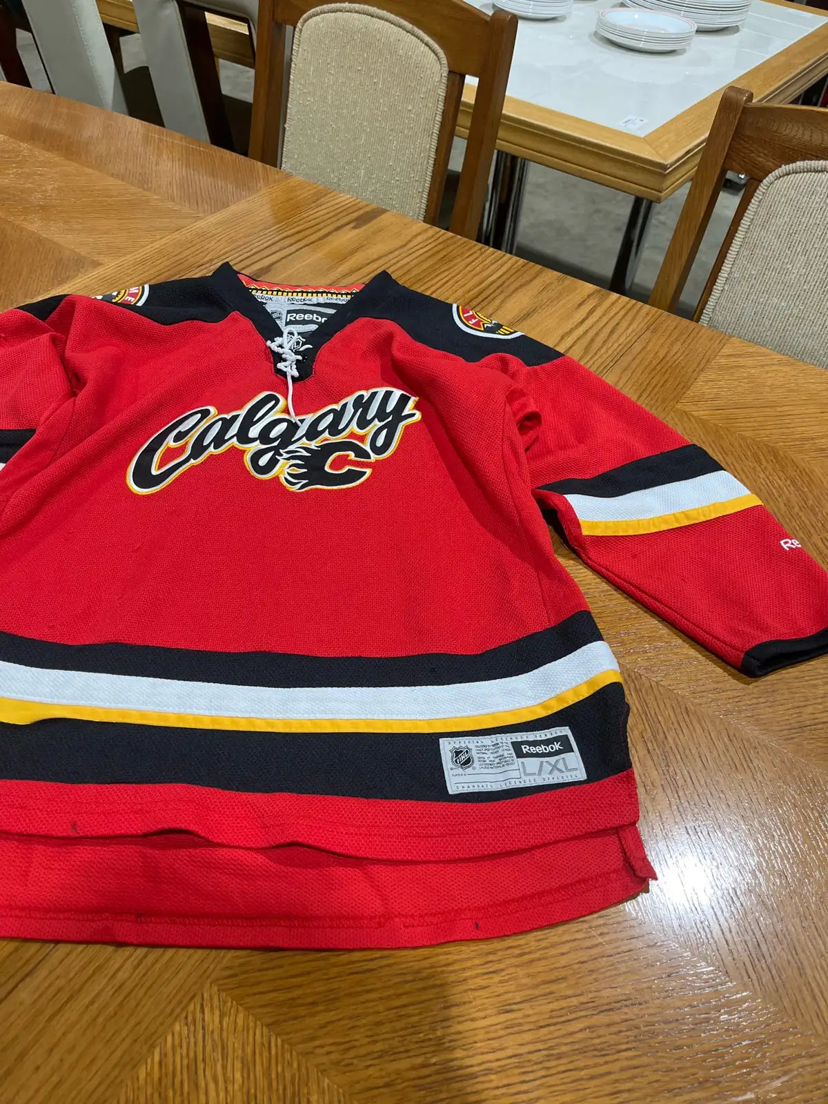 Calgary Flames Hockey Jersey Youth Size L/XL CCM Red NHL Flaws R