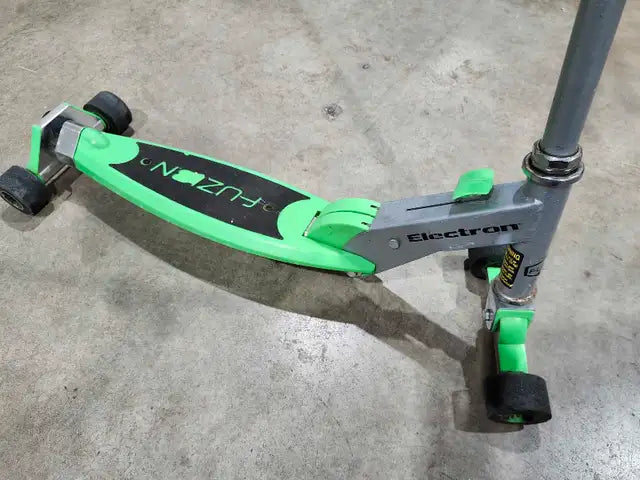 Fuzion Electron 4-Wheel Trick Scooter