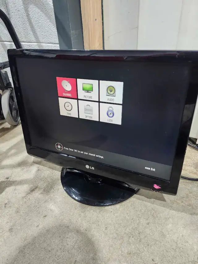 LG 22LG30 22" Television