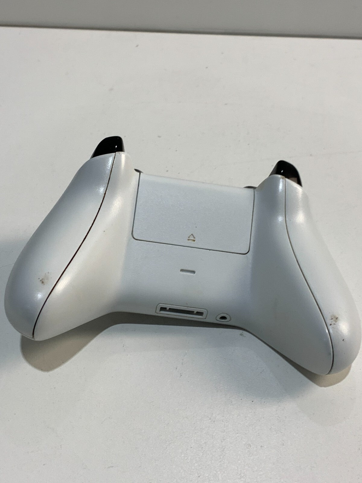 Xbox One Controller *untested but does blink*
