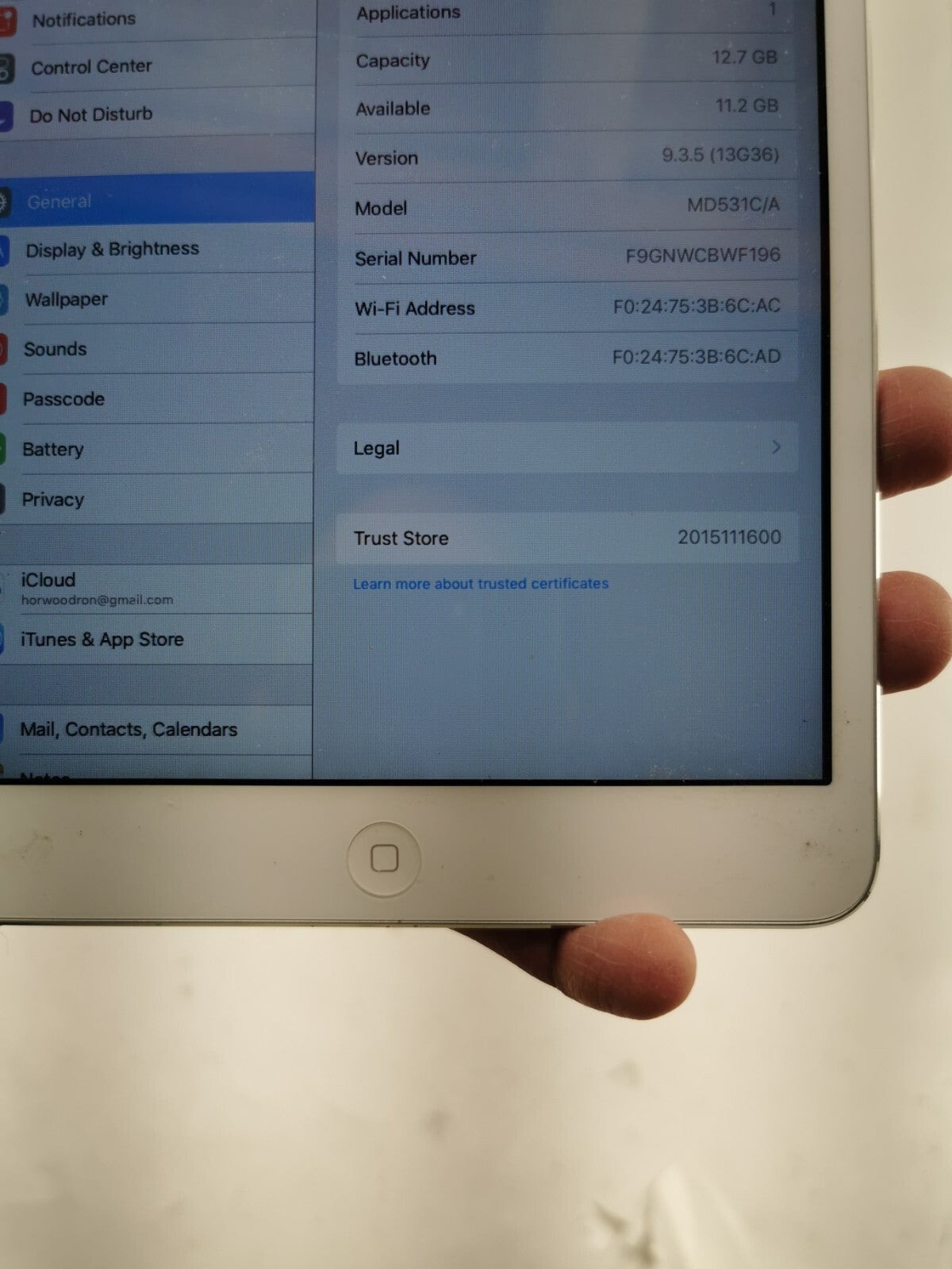 Apple iPad mini 12GB, Wi-Fi, 7.9in - White & Silver (CA) Model MD531C/A