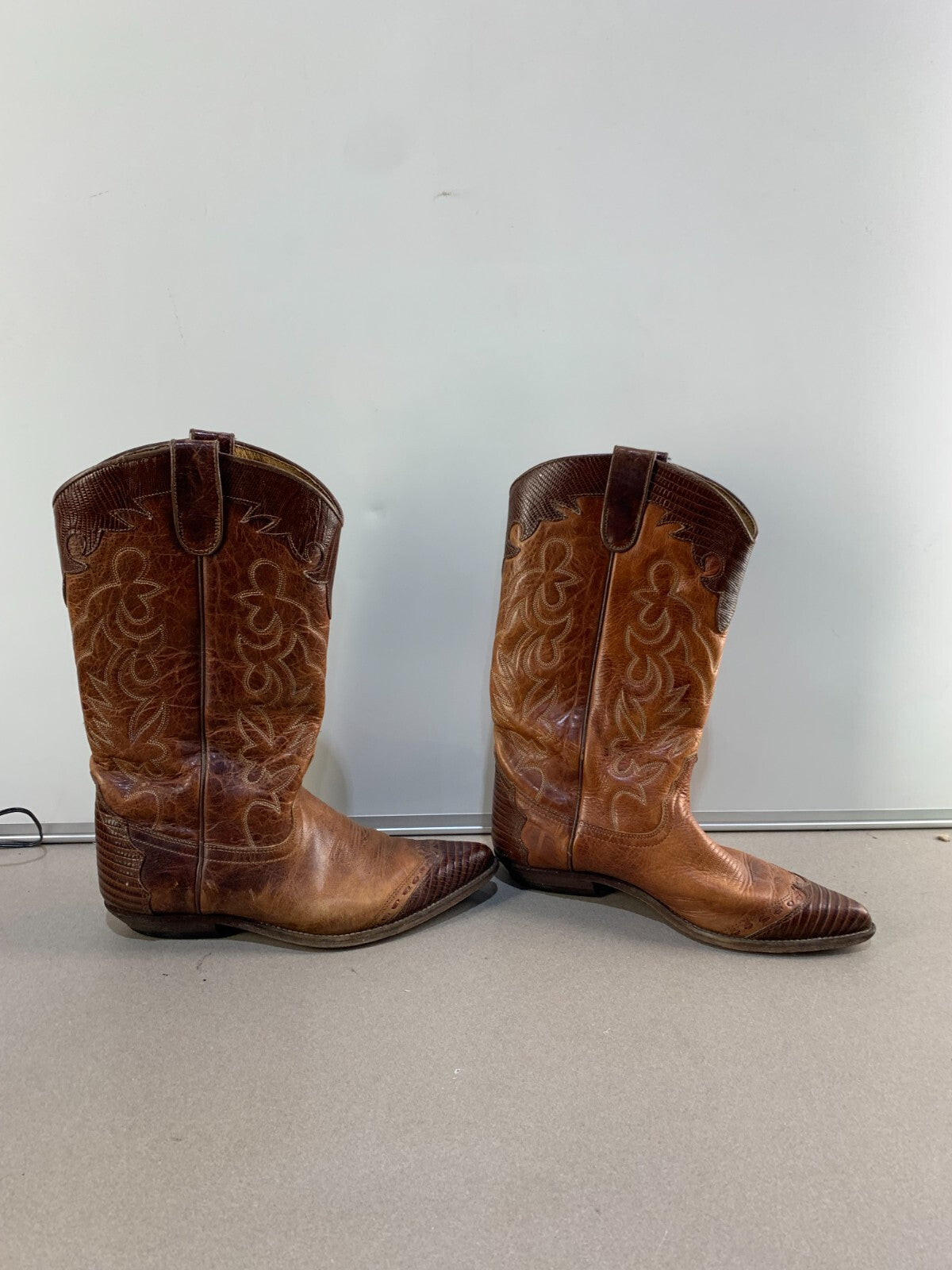 Vintage Cowboy Boots Men Tan Stiched Wing tip toe Sized EU 39 Made in Spain