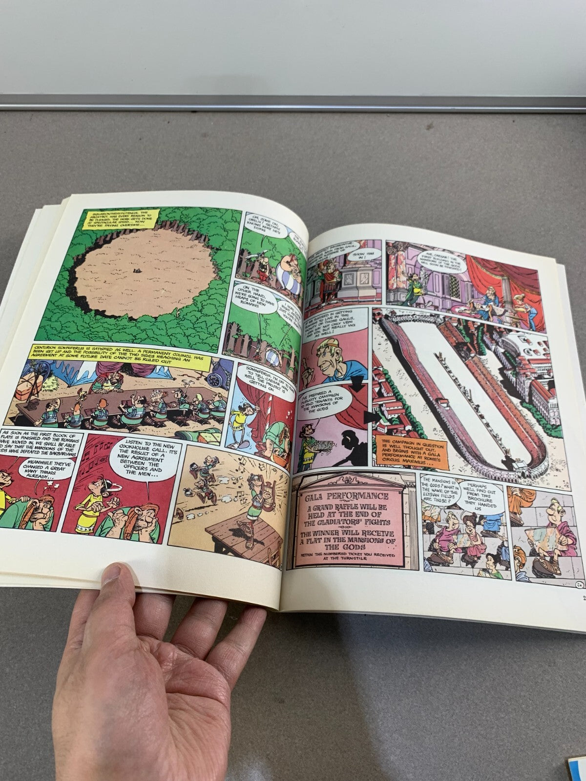 Asterix #17 - The Mansions of the gods
