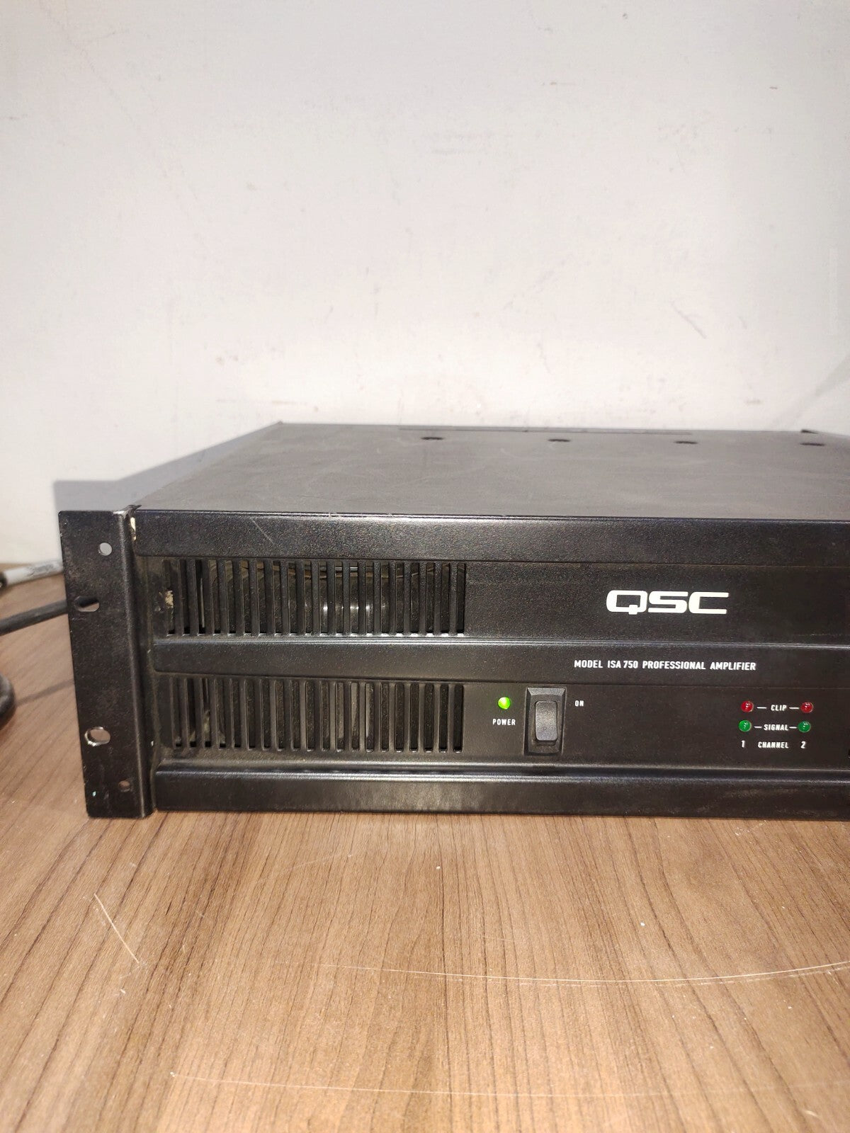 QSC ISA 750 POWER AMPLIFIER
