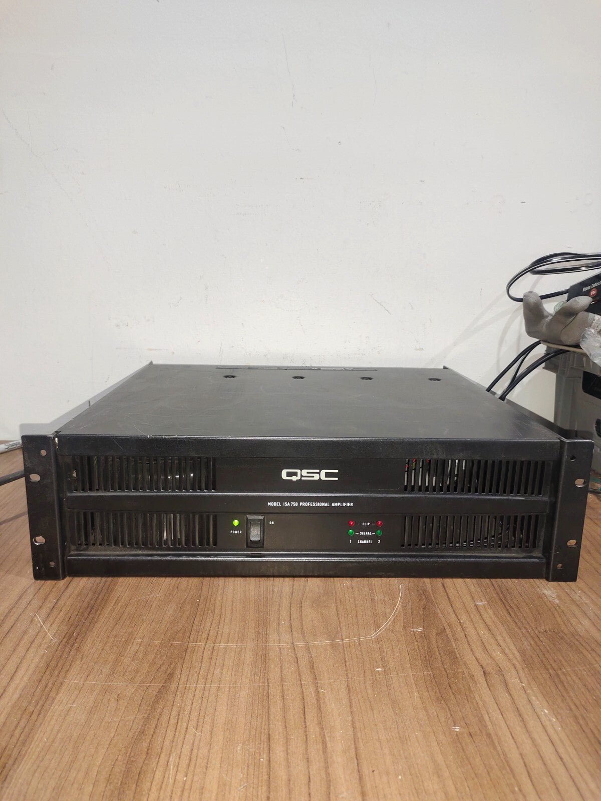 QSC ISA 750 POWER AMPLIFIER