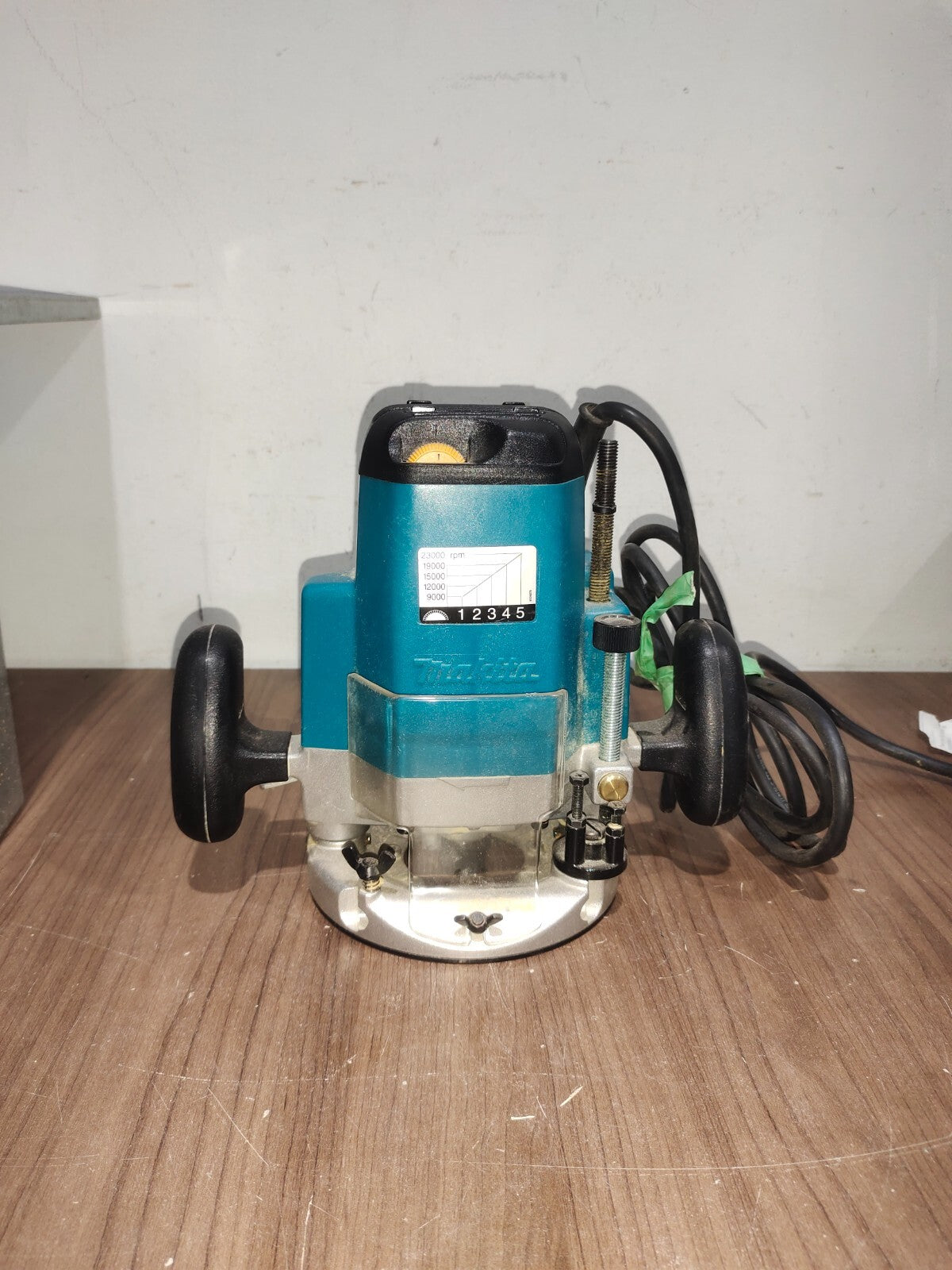 MAKITA 3612C Plunge Router 3-1/4 H.P. 115 Volt 9000-23000 RPM