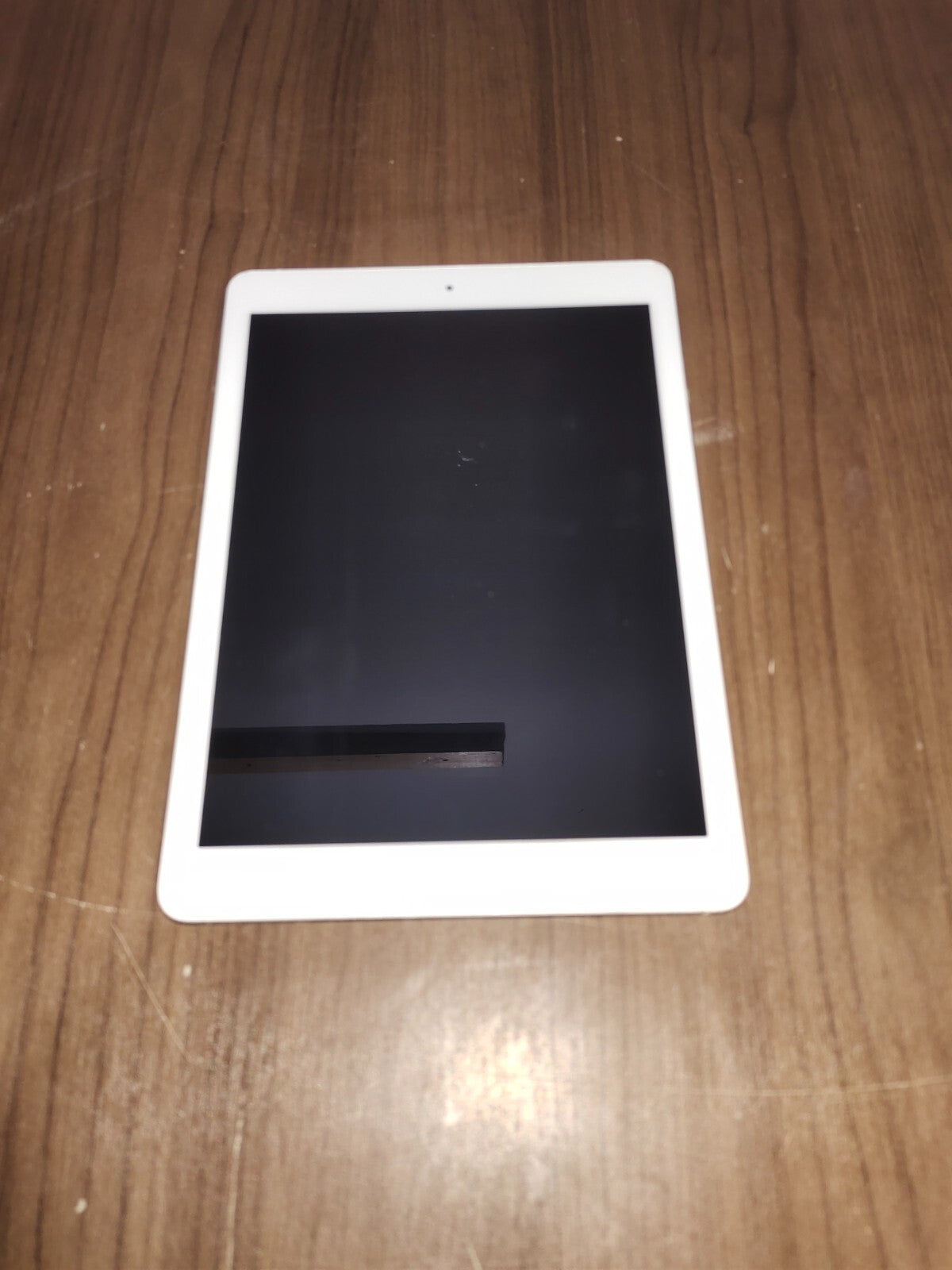 Apple iPad Air 1st Gen A1474 16 GB Wi-Fi 9.7"