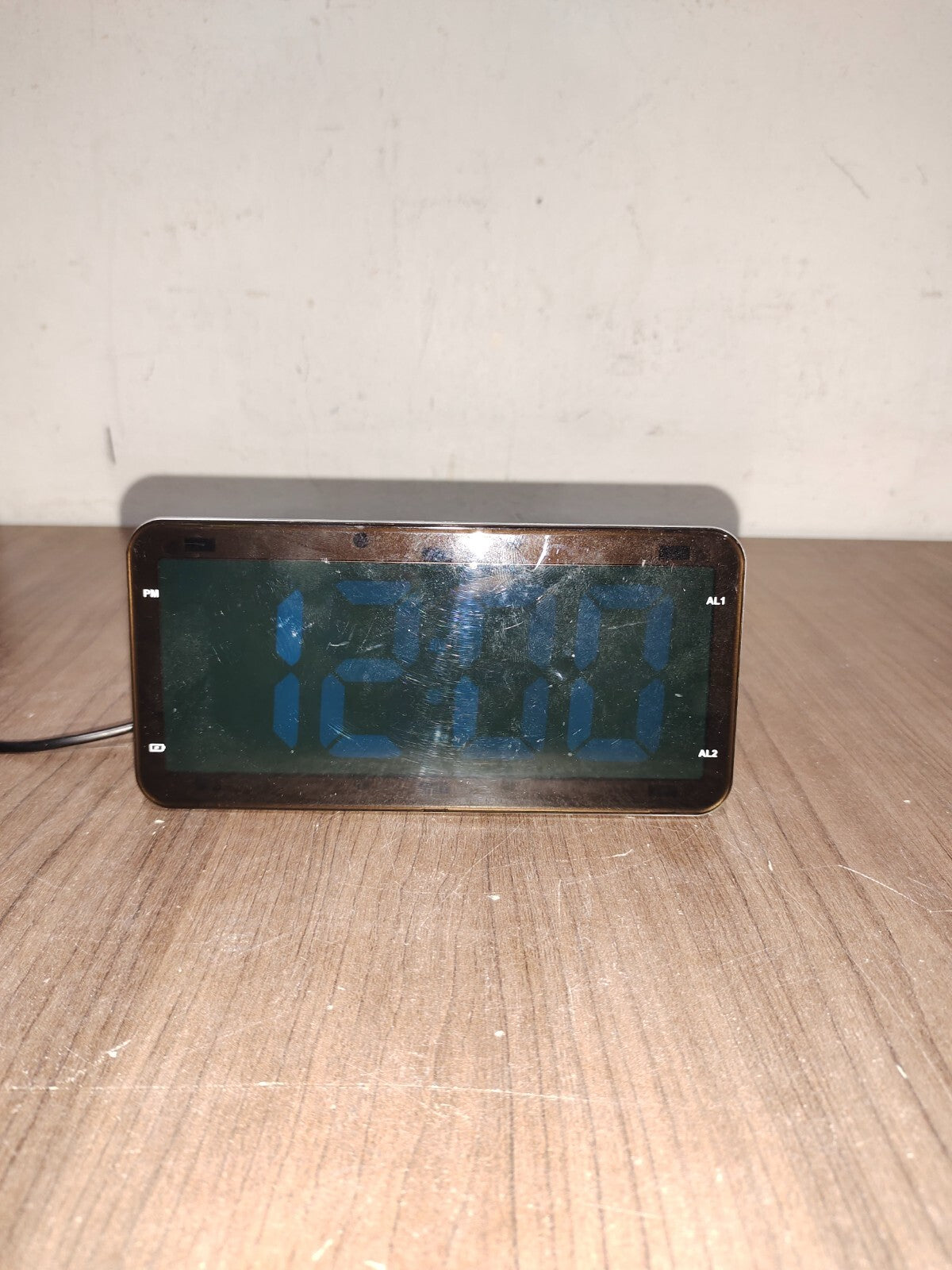 Lielongren Loud Digital Alarm Clock LLR010A W/ 2 USB Ports Bed Vibrator