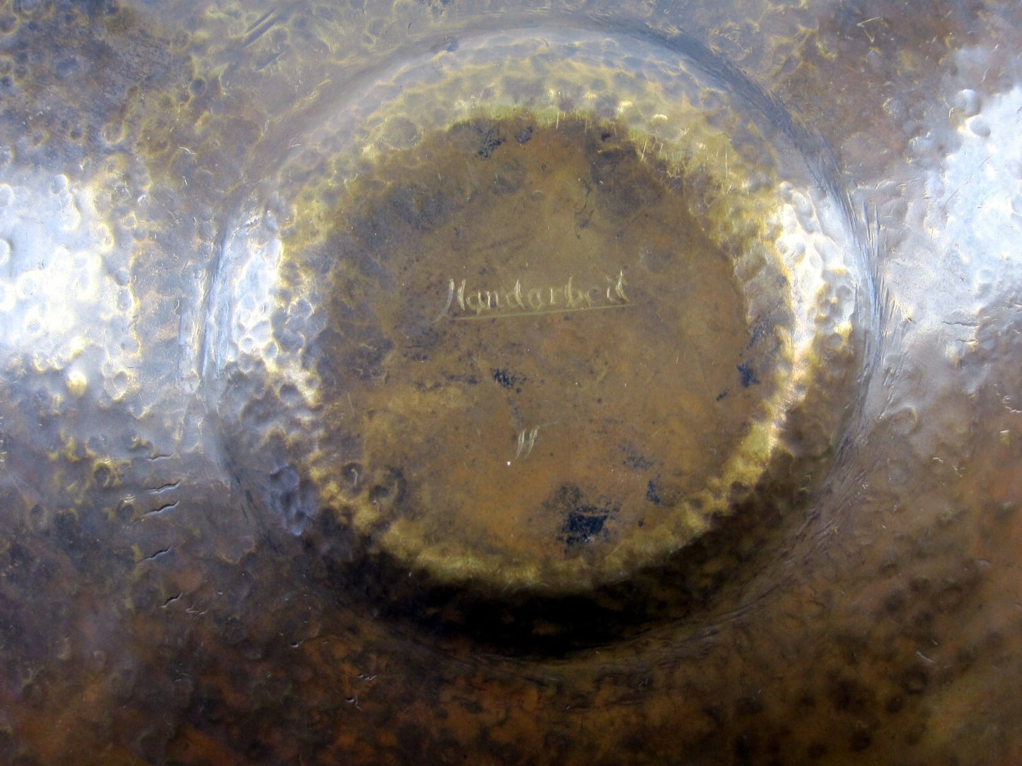 Vintage Handarbeit Hammered Brass Plate