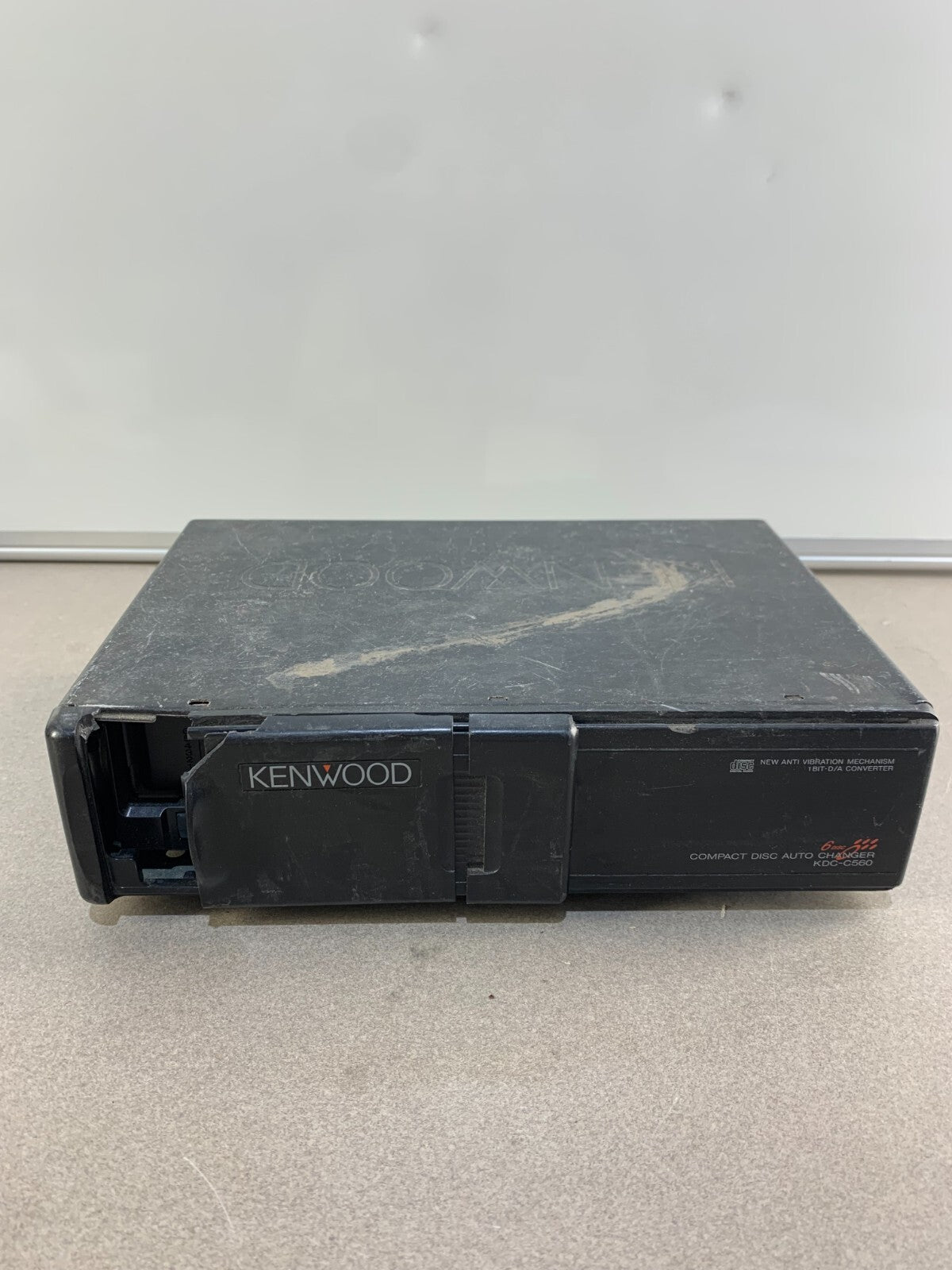 Kenwood KDC-C560-Disc CD Changer with Charger