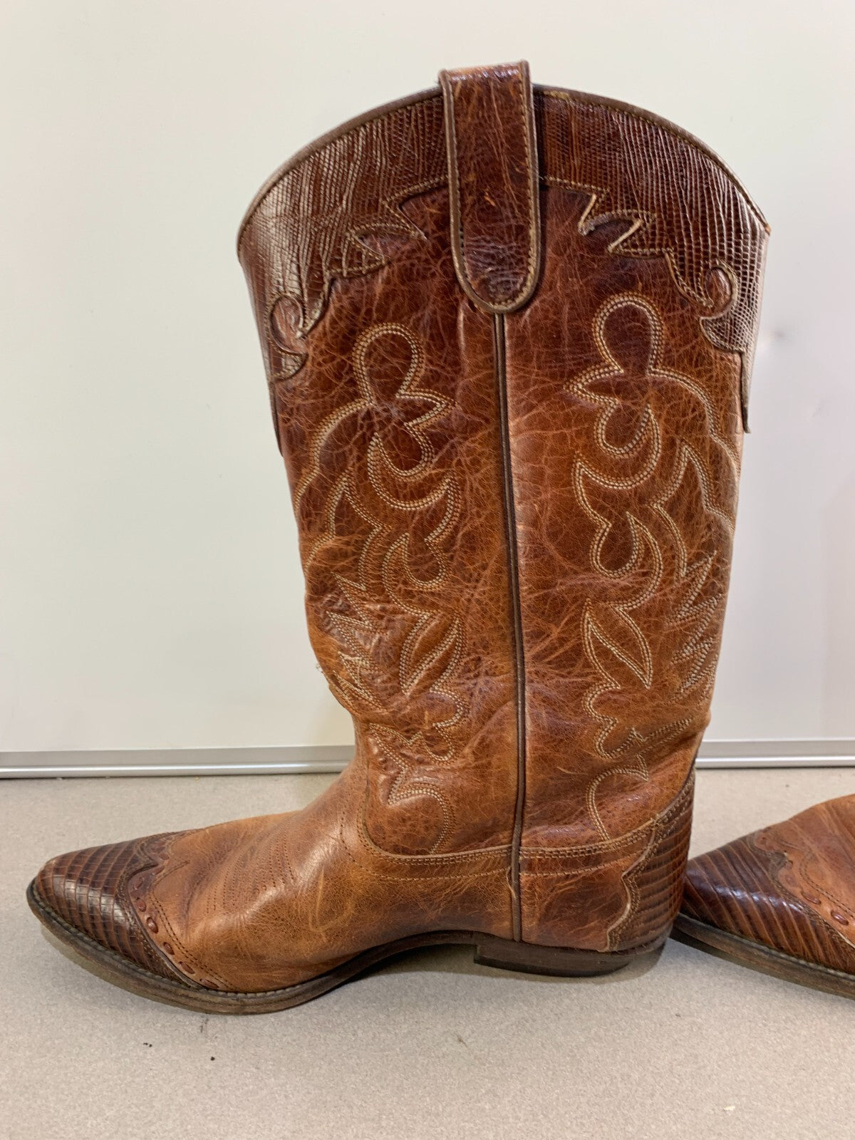 Vintage Cowboy Boots Men Tan Stiched Wing tip toe Sized EU 39 Made in Spain