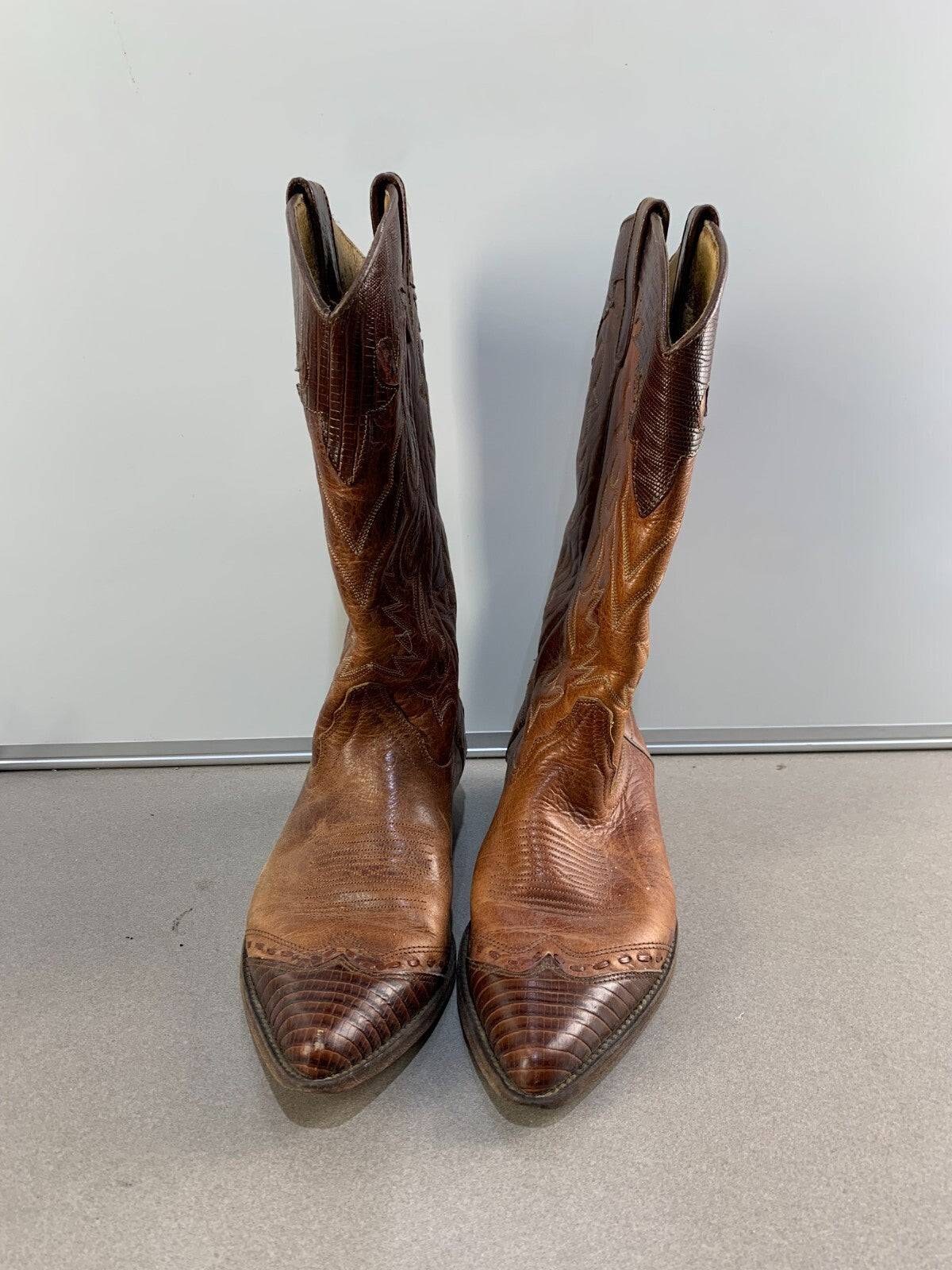 Vintage Cowboy Boots Men Tan Stiched Wing tip toe Sized EU 39 Made in Spain