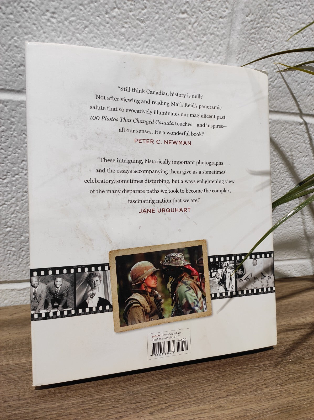100 Photos That Changed Canada - Hardcover By Mark Reid