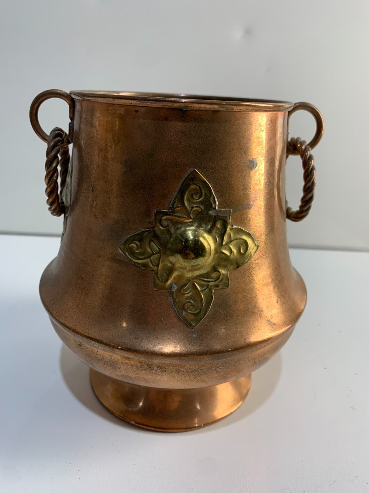 VINTAGE HAND MADE COPPER PEDESTAL VASE POT