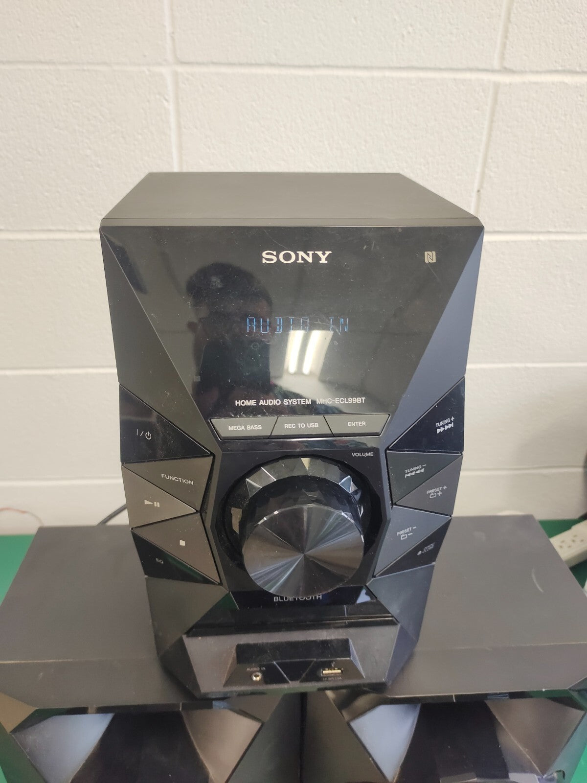 Sony MHC-EC619iP Home Audio Stereo System CD AM/FM Radio Speakers