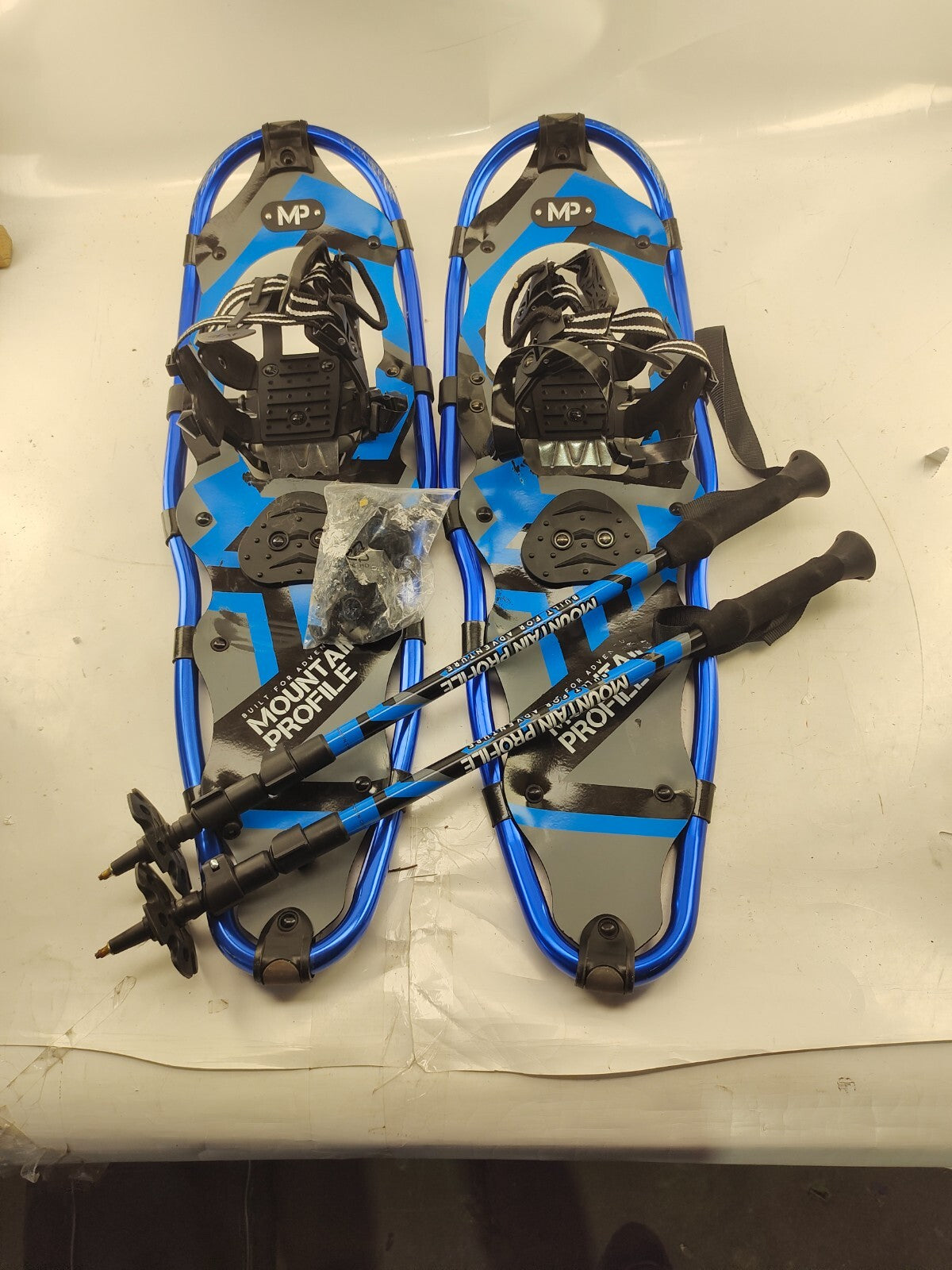 Yukon Charlie Mountain Profile 930 Aluminum Snowshoes w/Poles