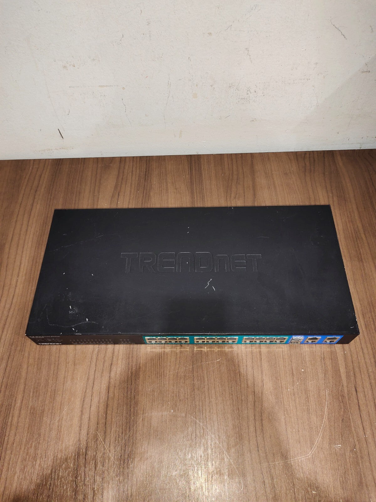 TRENDNET TPE-224WS 24 PORT 10 100MBPS WEB SMART POE SWITCH