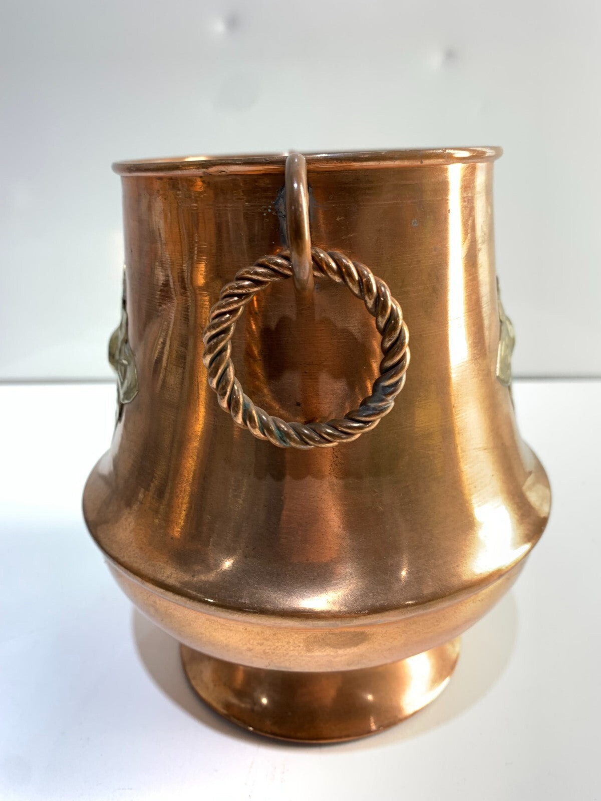 VINTAGE HAND MADE COPPER PEDESTAL VASE POT.