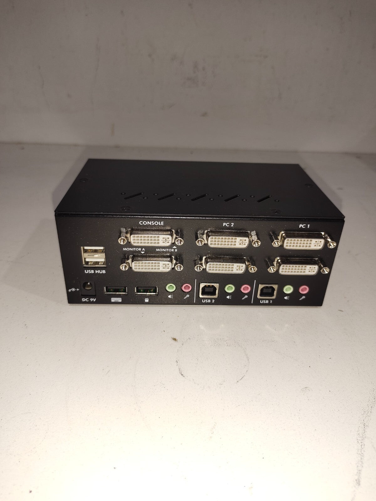 StarTech Dual DVI USB KVM Switch w Audio w/o Power Supply SV231DVIDDU - RF