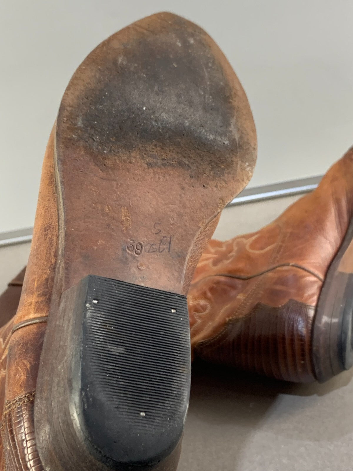 Vintage Cowboy Boots Men Tan Stiched Wing tip toe Sized EU 39 Made in Spain