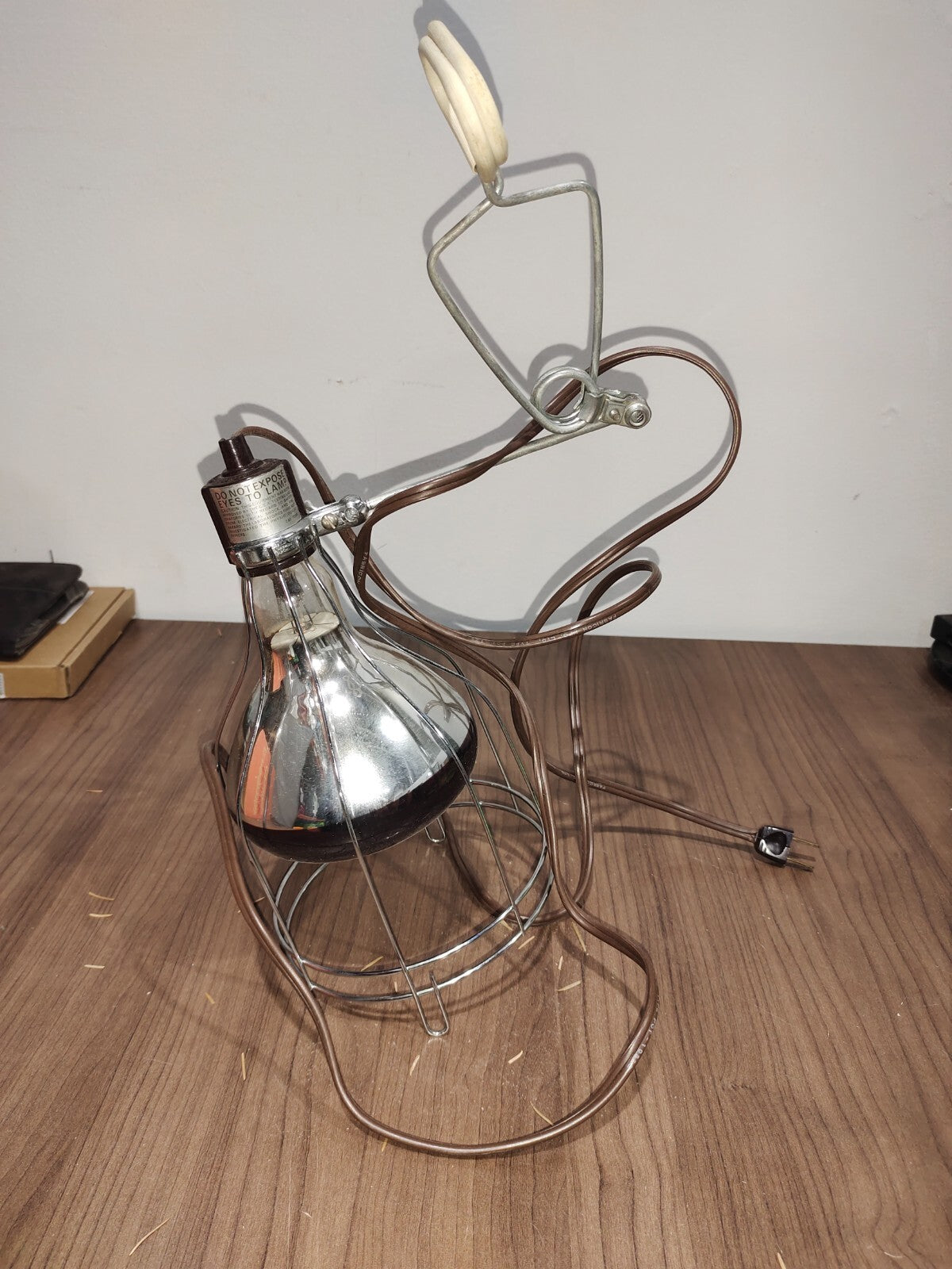 Vintage General Electric GE Sunlamp /Heat Lamp Kit W/ Clamp & Bulb In Box Works!