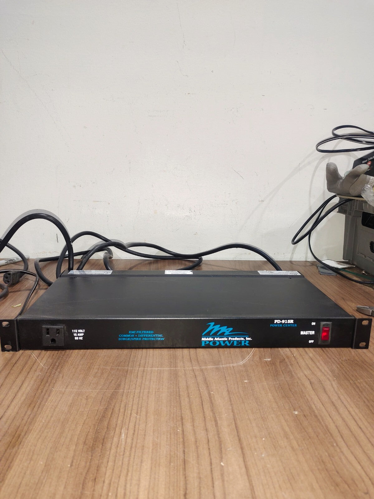 Middle Atlantic Products PD-915R-PL 15 Amp 9 Outlet Surge Protection Power Strip