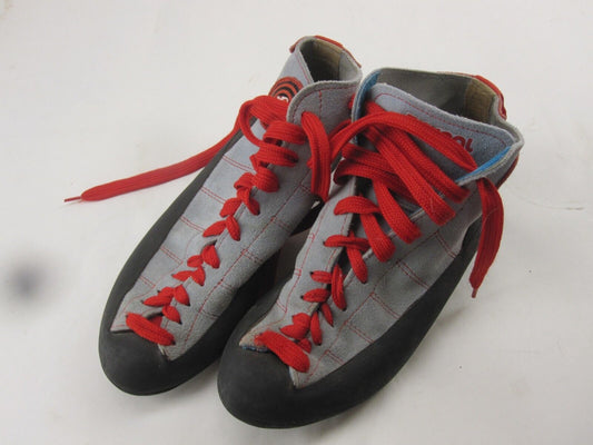 Boreal Climbing Shoes Size 7.5 U.K - Untouched Vintage Gear for Aspiring Climbers