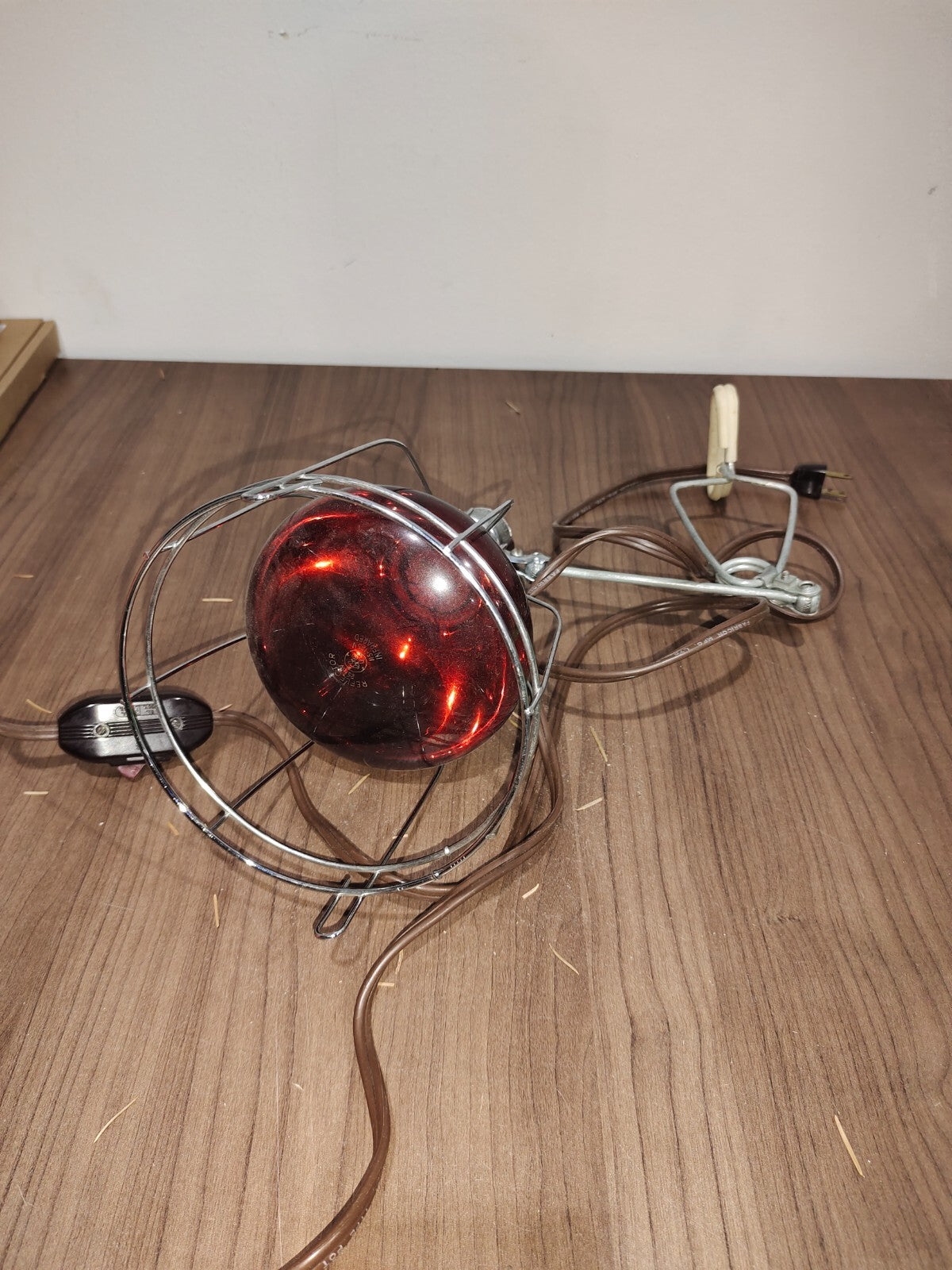 Vintage General Electric GE Sunlamp /Heat Lamp Kit W/ Clamp & Bulb In Box Works!