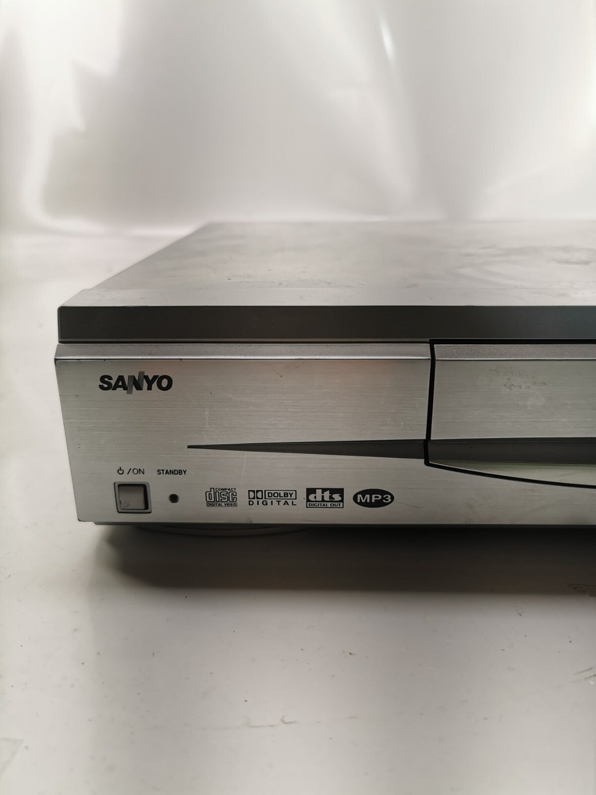 Sanyo DVD-7201 Component Digital Video DVD Player.