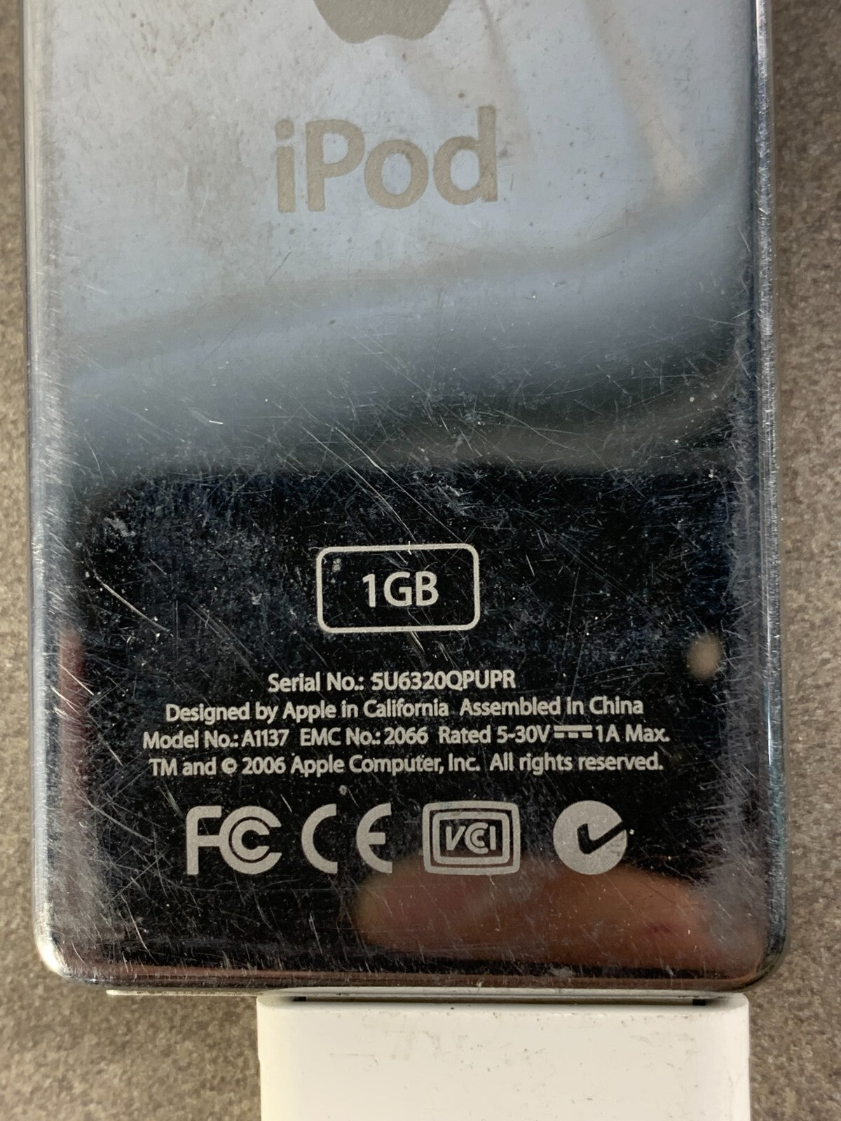 Apple iPod Model: A1137 Nano 1st Generation Black 1 GB Black With charging cord