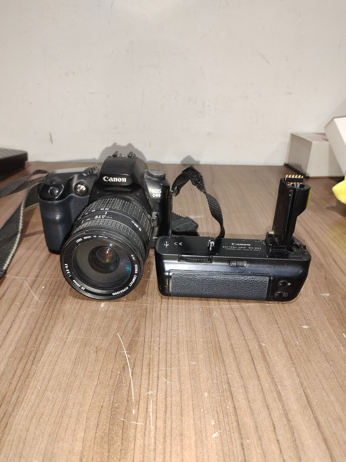 Canon EOS D60 Digital SLR Camera Black Body With Battery Grip BG-ED3