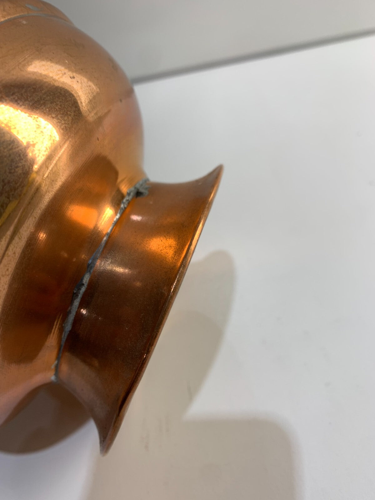 VINTAGE HAND MADE COPPER PEDESTAL VASE POT.
