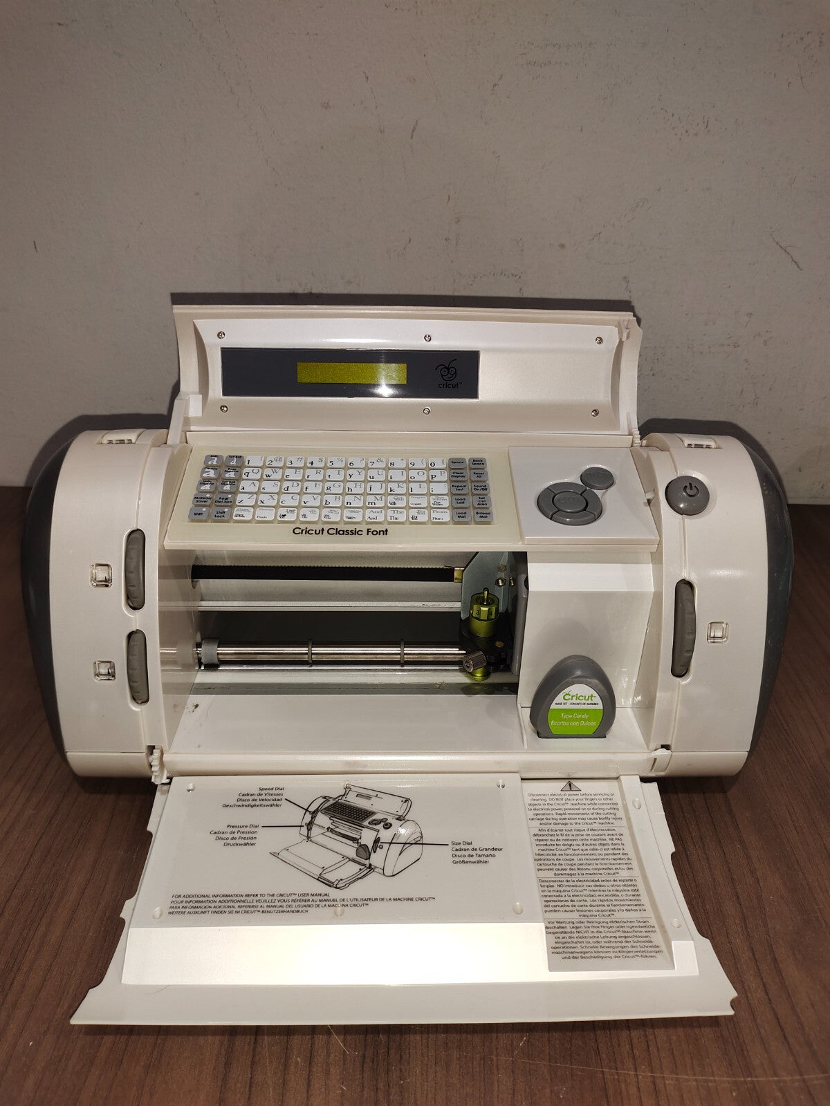 Cricut Personal Electronic Cutter Machine Model CRV001