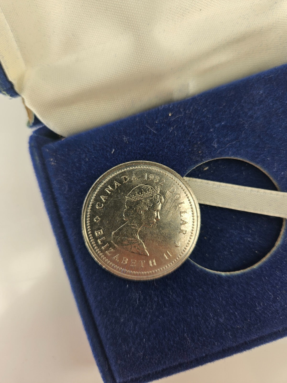 1982 Canada One Dollar Coin 1867 Confederation Constitution