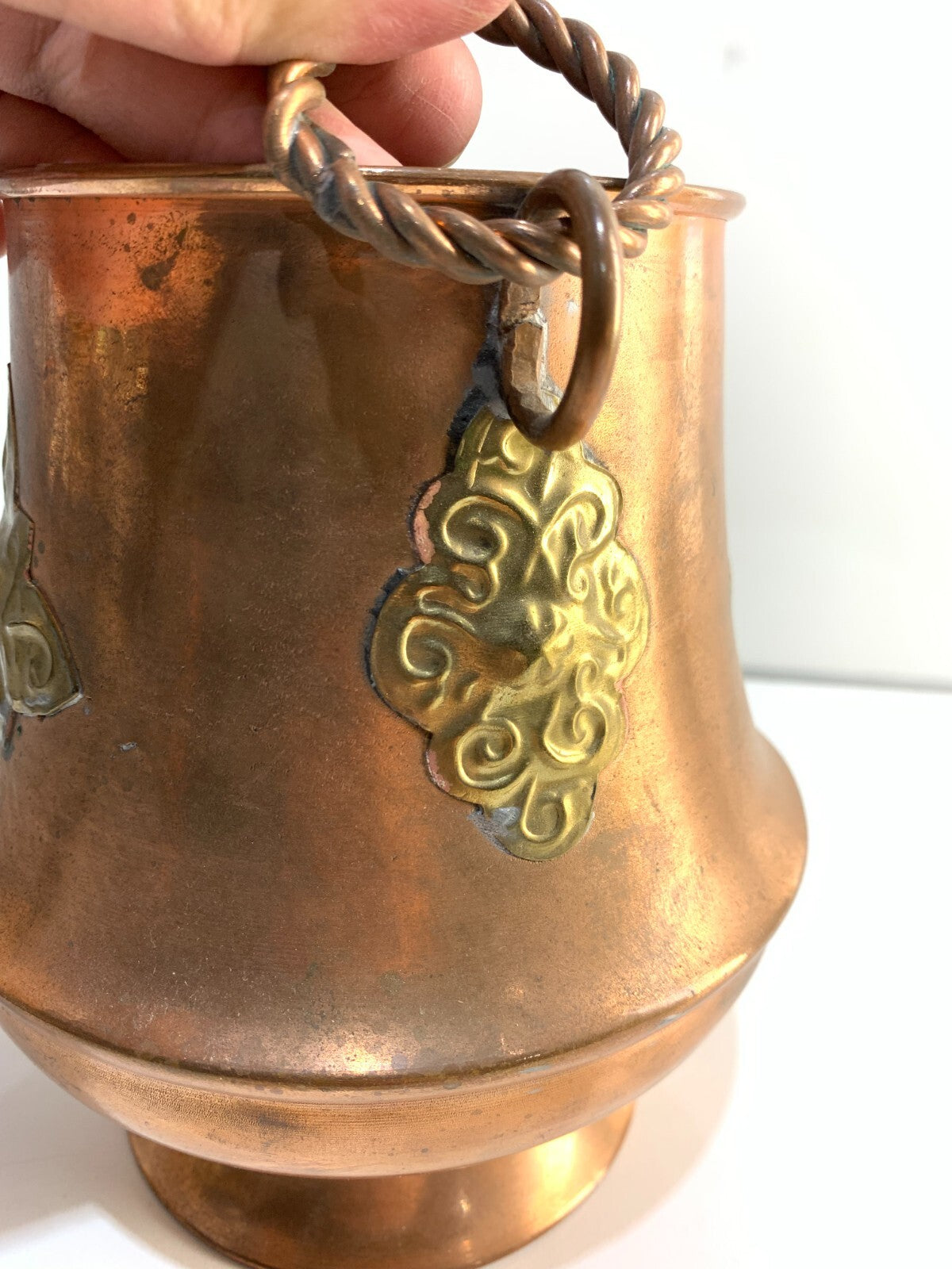 VINTAGE HAND MADE COPPER PEDESTAL VASE POT