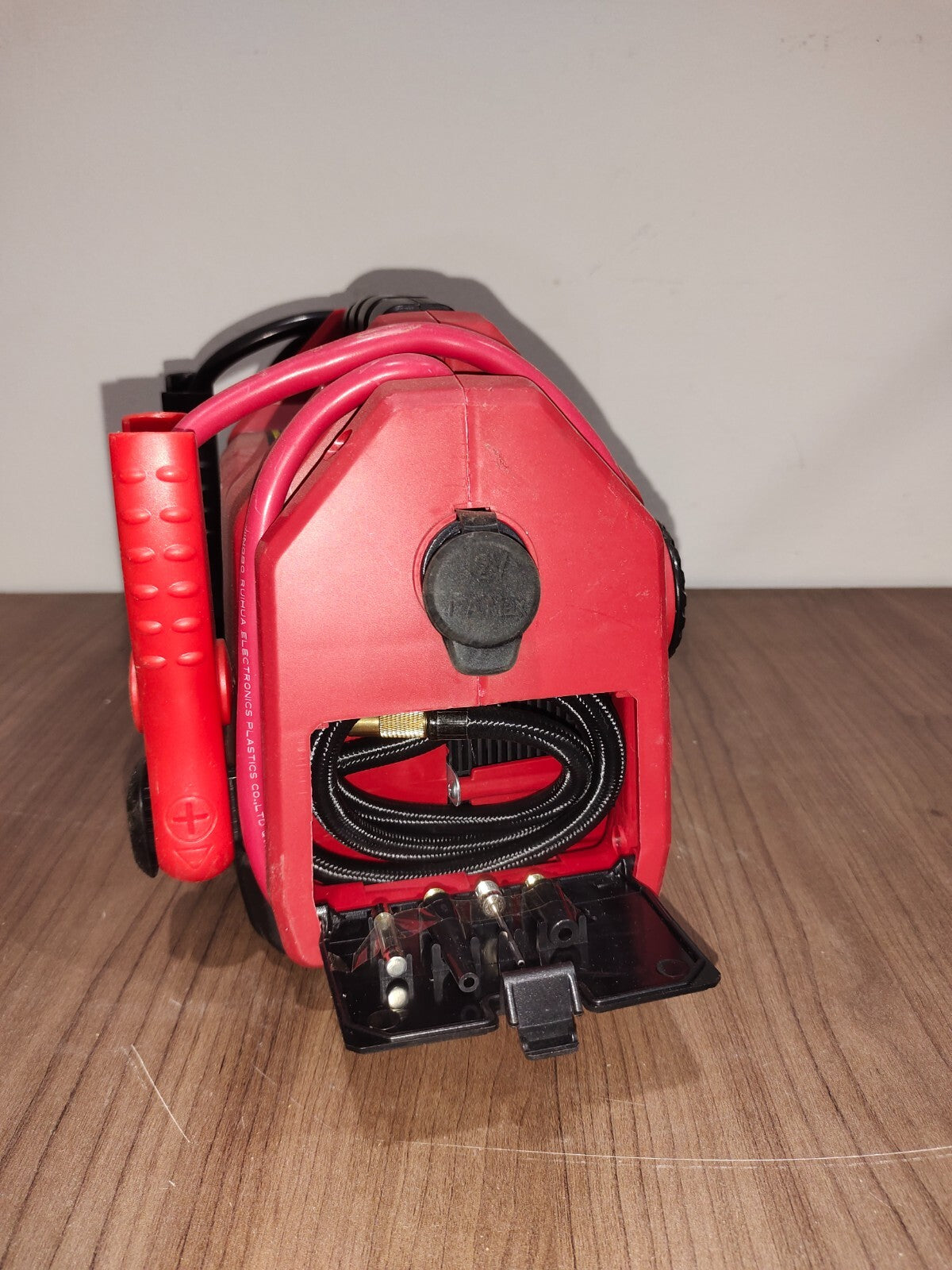 Motomaster Booster Pack with Air compressor