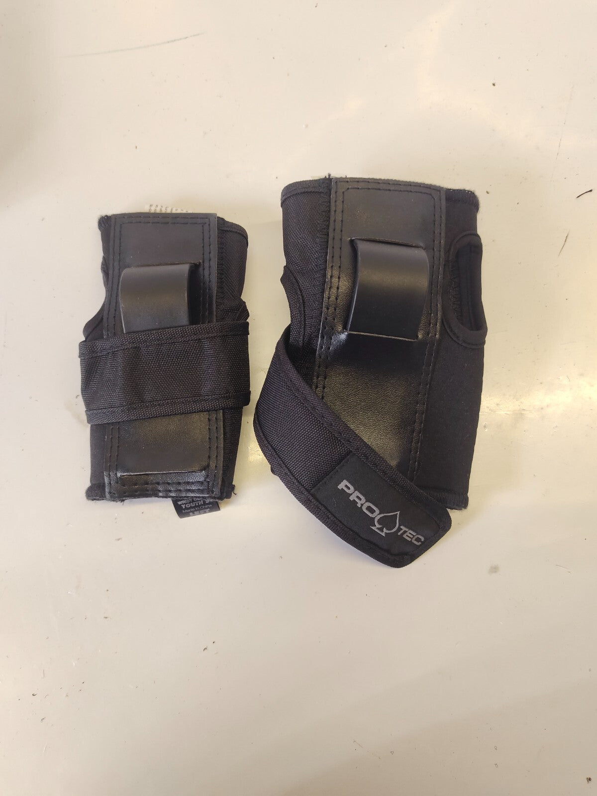 ProTec Spade Series Sports Protection Knee/Elbow Pads - Black/White