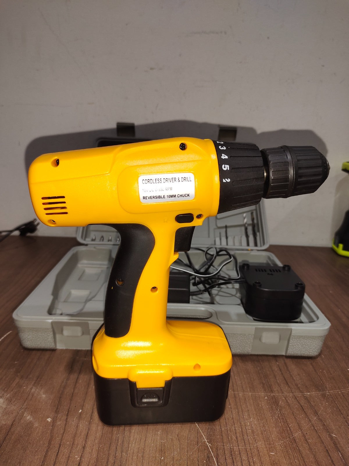 Cordless Driver & Drill Combo Kit with Battery & Charger