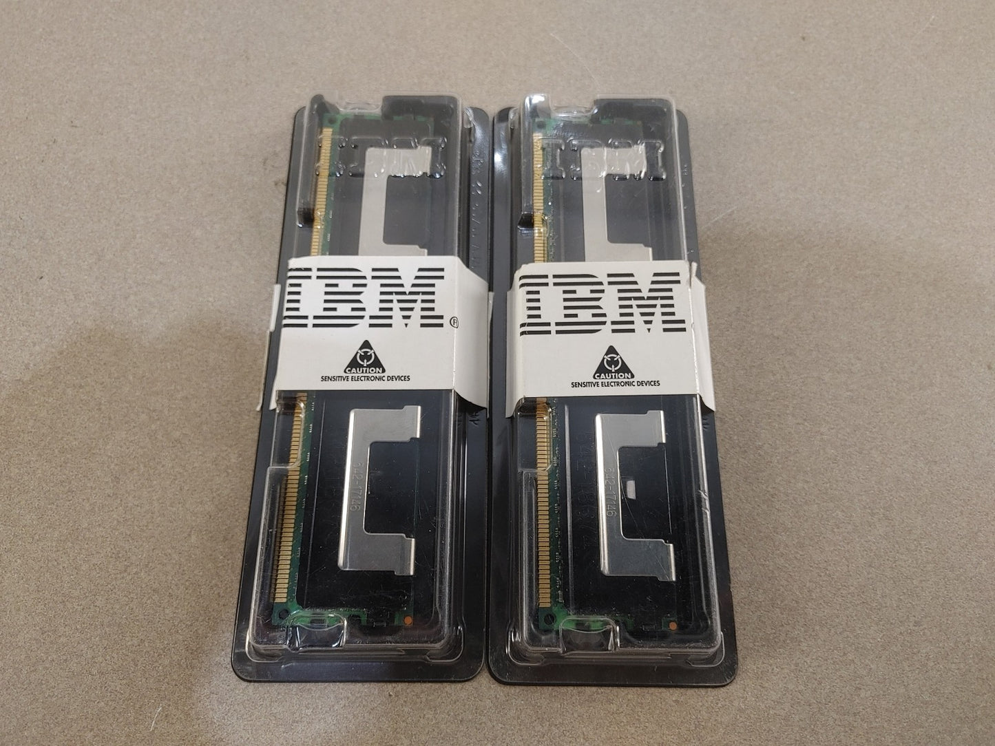 GREAT CONDITION 16GB DDR3 8500R 4 DIMMs with heatsink PACK