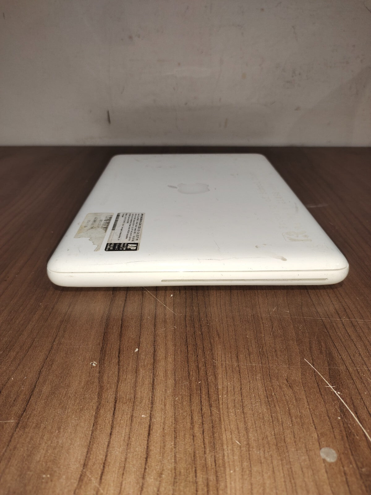 Apple MacBook A1342 13.3" Mid 2010 4 GB RAM 120 GB SSD Sierra - White