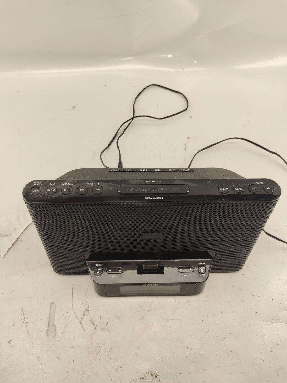 SONY Speaker Dock Clock Radio iPod iPhone ICF-CS15iP Dream Machine 30-Pin