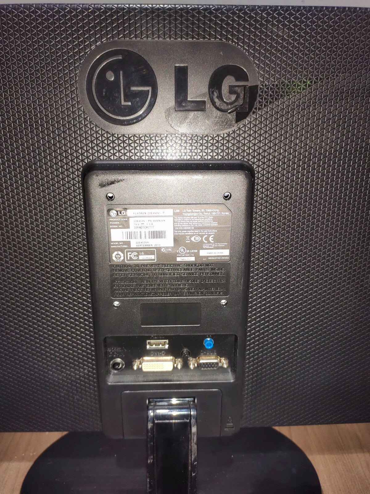 LG Flatron 22 inch Class Slim IPS LED Widescreen Monitor - 22EA53T-P