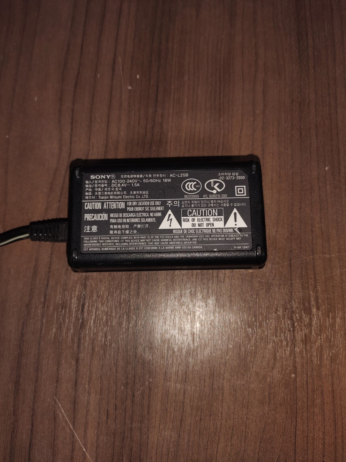 Sony HandyCam AC-L25B 8.4V 1.7A Power Supply Charger