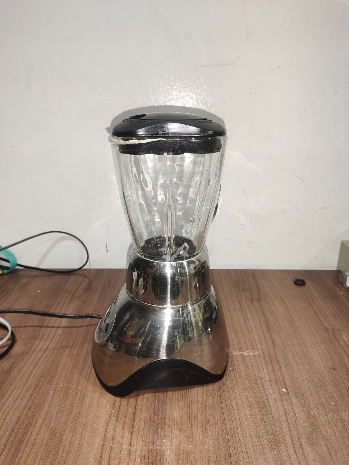 Oster Blender Digital Touch Pad 18 Speed Glass Jar All Metal - 6891