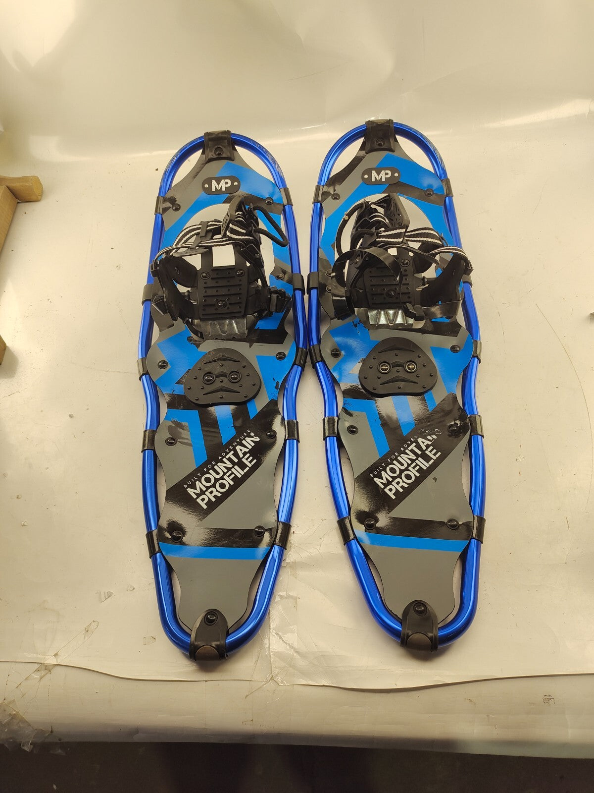 Yukon Charlie Mountain Profile 930 Aluminum Snowshoes w/Poles