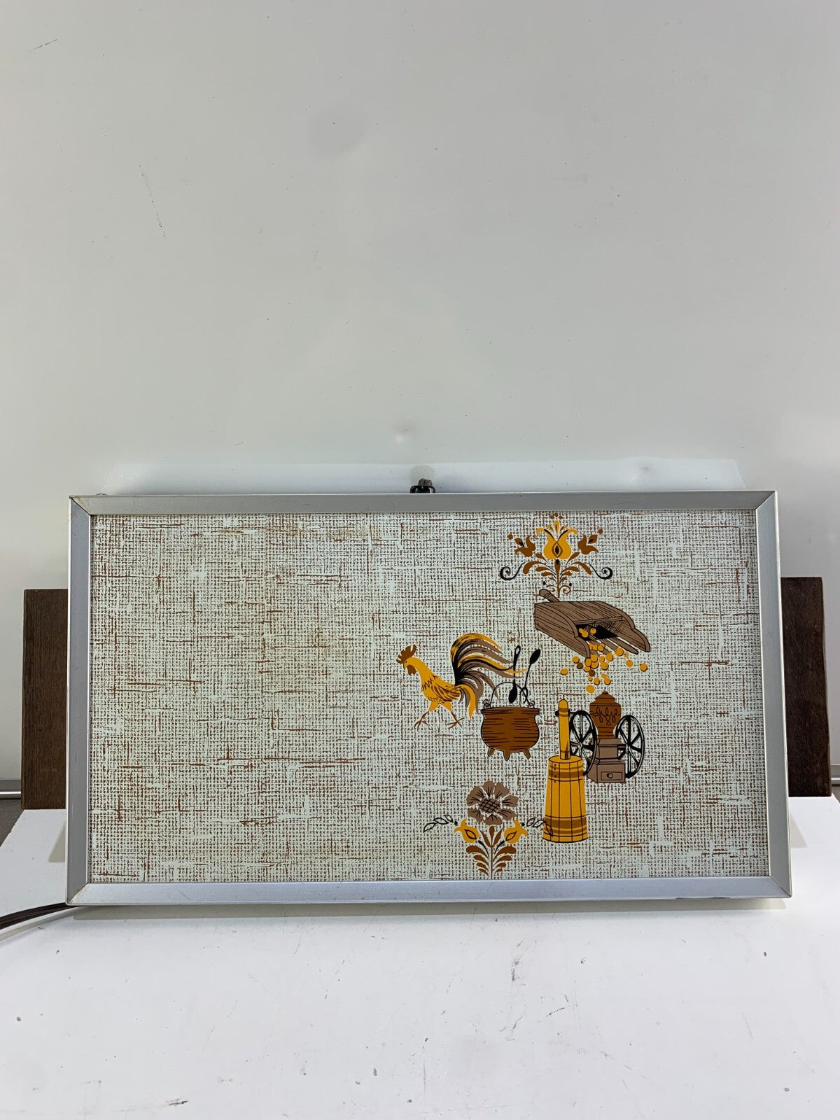1973 Mid Century Electric Food Warmer Tray With Farm Design Teak Handles