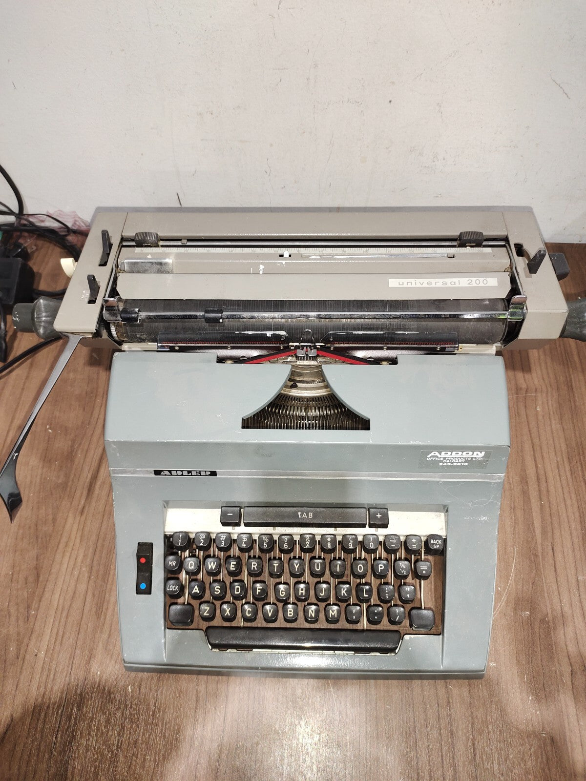ADLER - UNIVERSAL 200 - TYPEWRITER - MADE IN GERMANY
