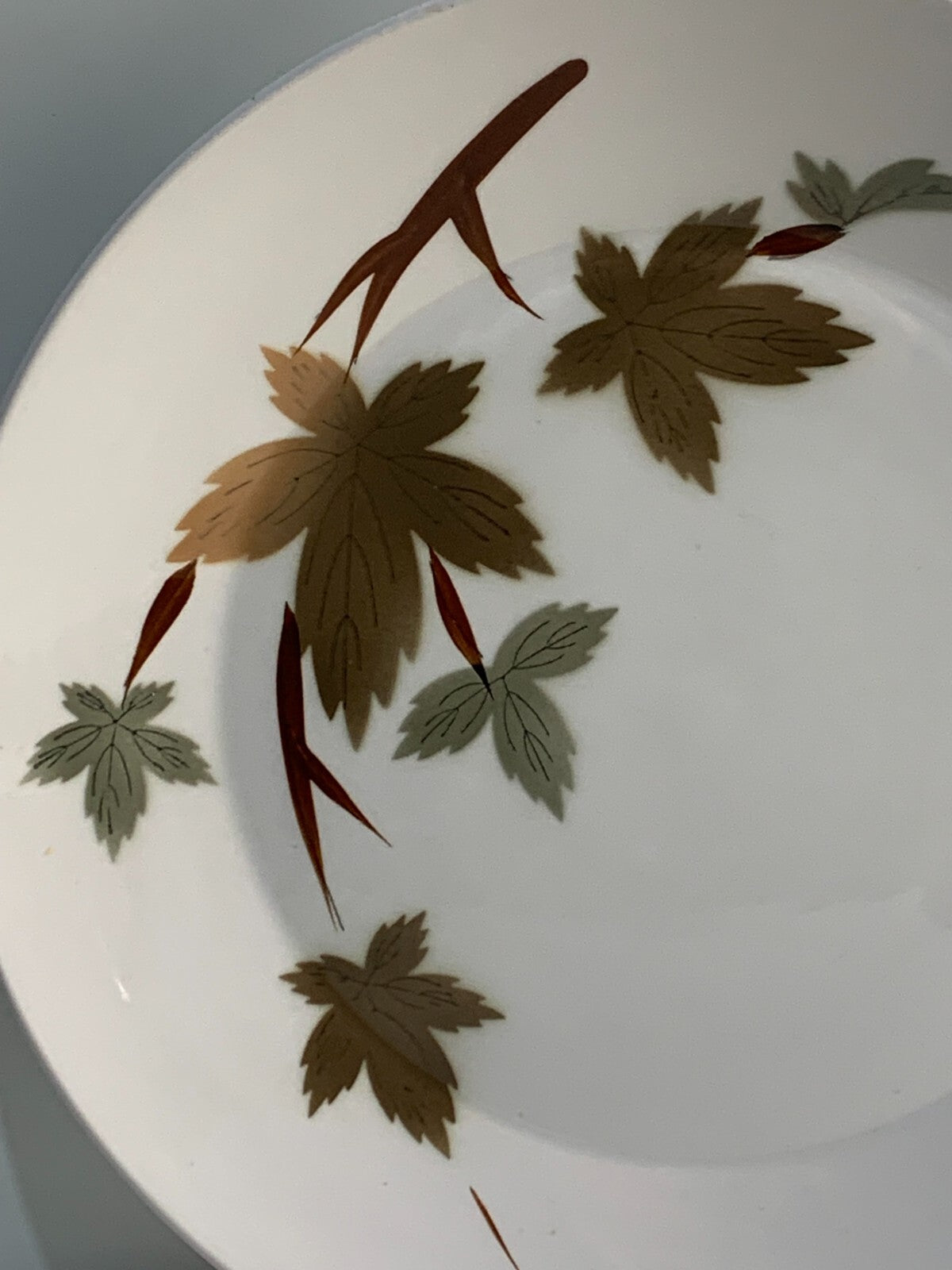 Primastone Autumn Leaves round platter made in Japan.