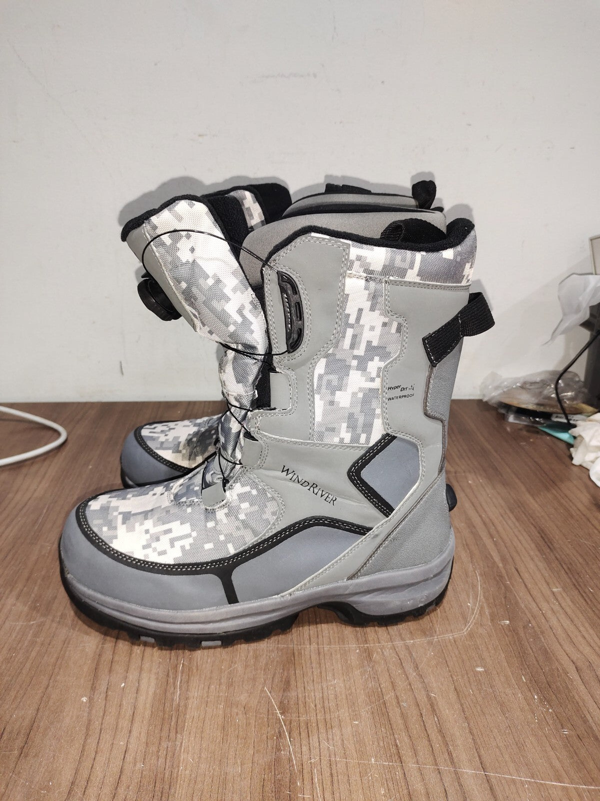 WindRiver Mens Winter Boot Size 12 Snow Leopard Waterproof Tarantula Grip BOA